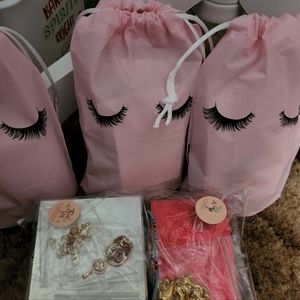 Premium jewelry. New and extremely nice used for in these 4